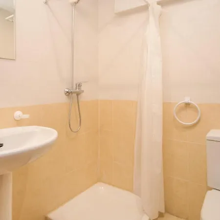 Appartement Awesome In Casares Costa With Kitchen *